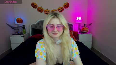 camilladreamer online show from October 21, 2025, 3:13 pm