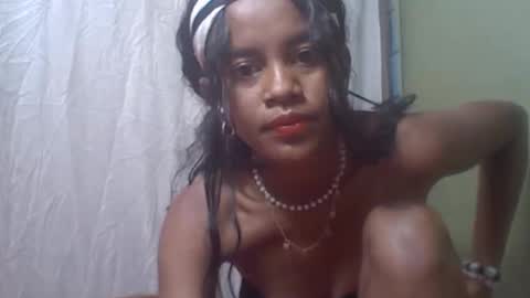Snapshot of camillah02 chatting on December 19, 2025, 7:37 am camillah02 online show from December 19, 2025, 7:37 am