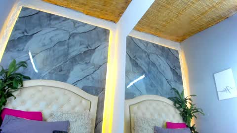 Snapshot of camille_cedrik chatting on January 16, 2025, 11:37 pm Camille online show from January 16, 2025, 11:37 pm