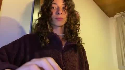 Snapshot of camille_delrey chatting on February 12, 2025, 12:37 am Camille online show from February 12, 2025, 12:37 am