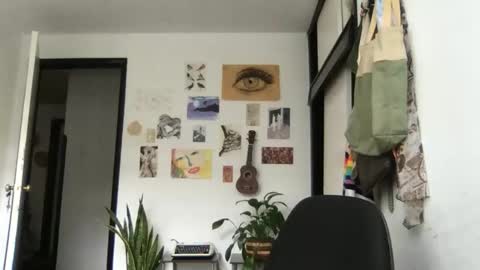 Snapshot of camille_delrey chatting on April 7, 2026, 5:02 pm Camille online show from April 7, 2026, 5:02 pm