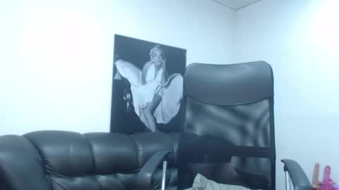 Snapshot of camille_diaz19 chatting on November 6, 2025, 12:33 am Camille online show from November 6, 2025, 12:33 am