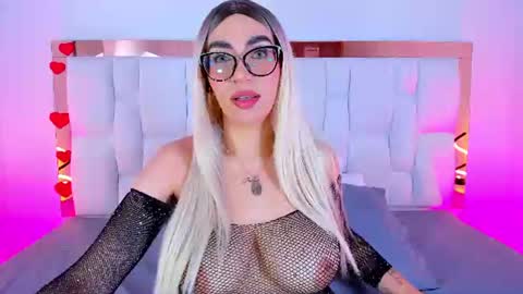 Snapshot of camille_juicy chatting on July 4, 2026, 12:55 pm Camille online show from July 4, 2026, 12:55 pm