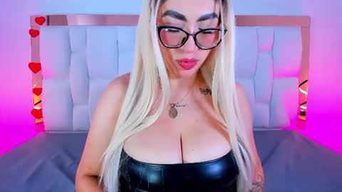 Snapshot of camille_juicy chatting on July 7, 2026, 1:04 pm Camille online show from July 7, 2026, 1:04 pm