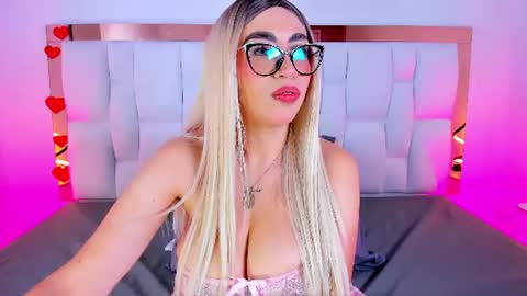 Snapshot of camille_juicy chatting on July 8, 2026, 1:04 pm Camille online show from July 8, 2026, 1:04 pm