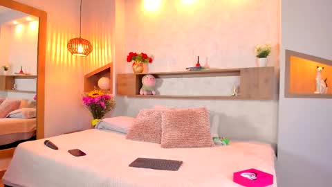 Camille Lynn online show from November 25, 2025, 2:22 am