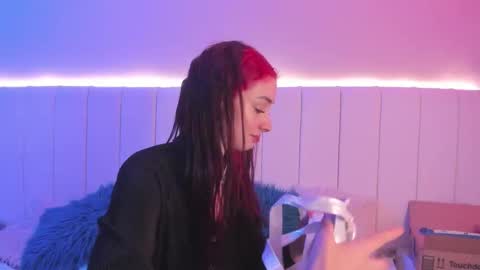 Snapshot of camillen_pettid chatting on October 15, 2025, 11:16 pm C A M I L L E N Help me get to the top online show from October 15, 2025, 11:16 pm