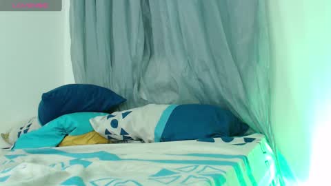 camilo_contre21 online show from January 12, 2025, 2:45 am