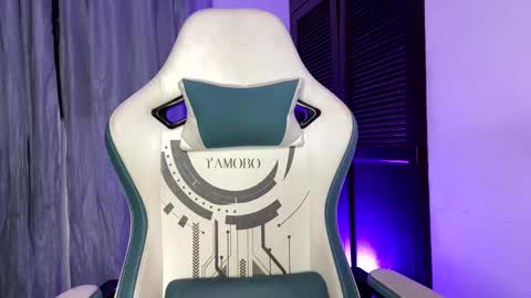 camilo_contre21 online show from February 5, 2025, 11:39 pm