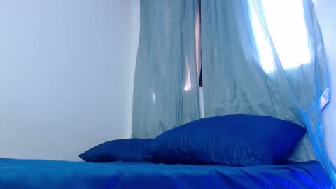 camilo_contre21 online show from February 22, 2025, 7:47 pm