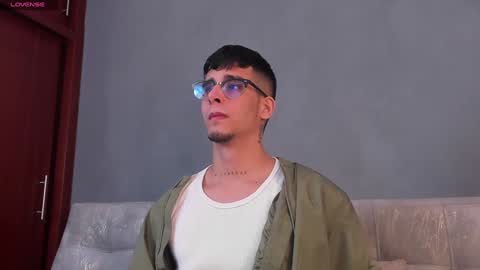 Snapshot of camilo_ospina_ chatting on January 14, 2025, 10:17 am INDEPENDENT MODEL online show from January 14, 2025, 10:17 am