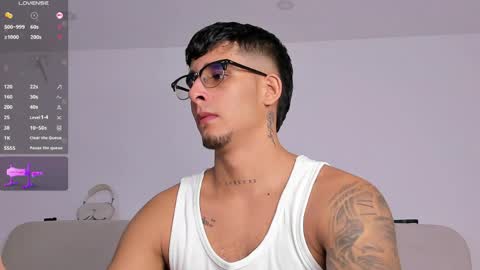 Snapshot of camilo_ospina_ chatting on May 24, 2026, 5:01 am INDEPENDENT MODEL online show from May 24, 2026, 5:01 am