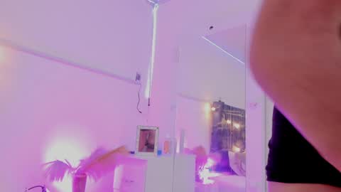 Snapshot of camilodoumit chatting on February 8, 2025, 7:37 am CamiloDoumit online show from February 8, 2025, 7:37 am