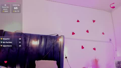 Snapshot of camilodoumit chatting on March 7, 2025, 6:22 pm CamiloDoumit online show from March 7, 2025, 6:22 pm