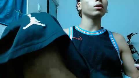 Snapshot of camilohot_2 chatting on April 1, 2026, 5:19 am camilo online show from April 1, 2026, 5:19 am