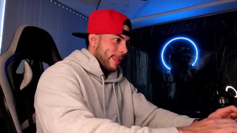 Snapshot of camilowatson chatting on March 4, 2025, 10:27 pm Camilo Watson online show from March 4, 2025, 10:27 pm