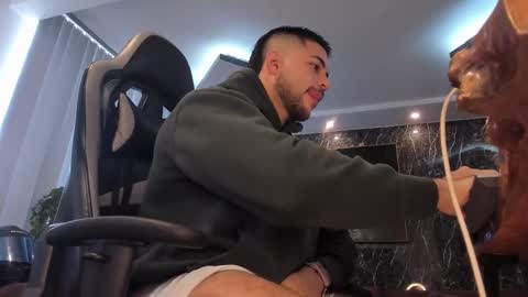 Snapshot of camilowatson chatting on October 25, 2025, 1:51 pm Camilo Watson online show from October 25, 2025, 1:51 pm