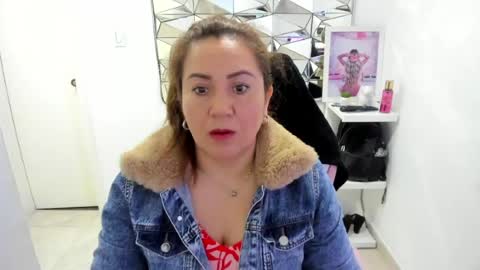 Snapshot of camixxx_m chatting on May 7, 2026, 12:21 pm camixxx_m online show from May 7, 2026, 12:21 pm