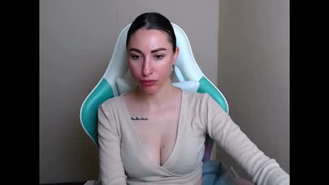 Snapshot of cammila_horn chatting on May 18, 2026, 5:13 am cammila horn online show from May 18, 2026, 5:13 am