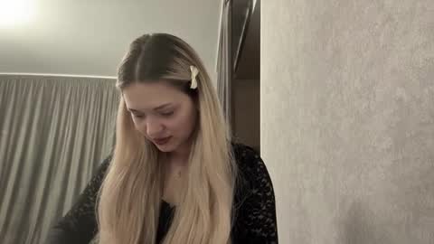 candelariahile online show from March 4, 2026, 2:45 pm