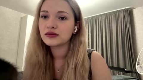 candelariahile online show from March 10, 2026, 2:33 pm