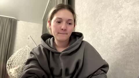 candelariahile online show from March 16, 2026, 2:21 pm