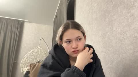 candelariahile online show from March 17, 2026, 3:26 pm