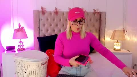 Candie  online show from February 17, 2026, 12:45 pm