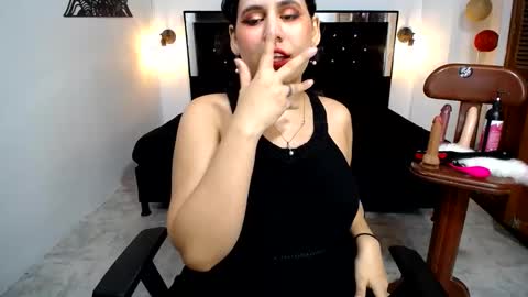 candy online show from March 9, 2025, 3:32 am