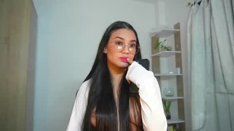 Nickol online show from June 19, 2026, 8:23 pm