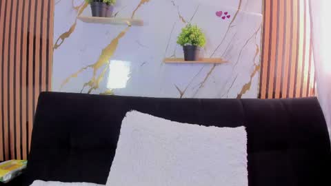 Candy  online show from June 3, 2026, 7:19 pm