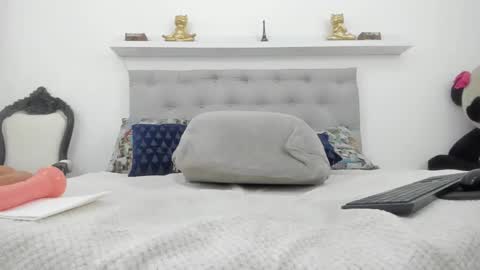 Snapshot of candy_sex_18x chatting on September 12, 2025, 12:44 am candy_sex_18x online show from September 12, 2025, 12:44 am