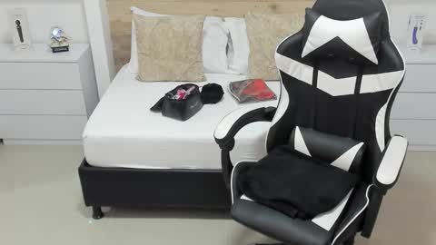 CANDY online show from October 13, 2025, 7:25 pm