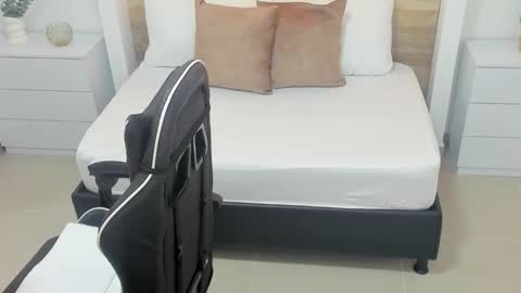 CANDY online show from November 18, 2025, 7:18 pm