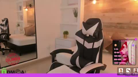 CANDY online show from August 3, 2026, 7:39 pm
