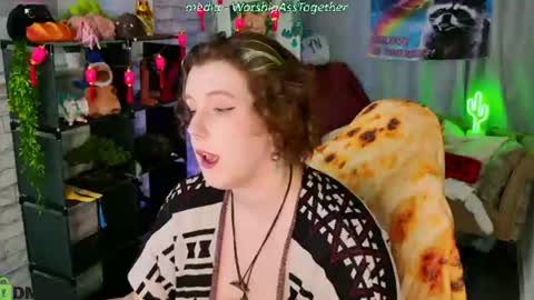 Snapshot of candy_yeahh chatting on July 14, 2026, 2:05 am Mary online show from July 14, 2026, 2:05 am