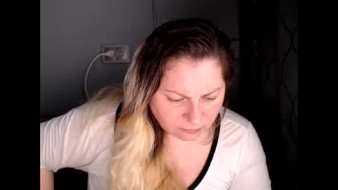 Snapshot of candycream74 chatting on May 27, 2026, 6:43 am Laura online show from May 27, 2026, 6:43 am