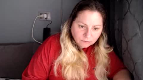 Snapshot of candycream74 chatting on June 4, 2026, 6:52 am Laura online show from June 4, 2026, 6:52 am