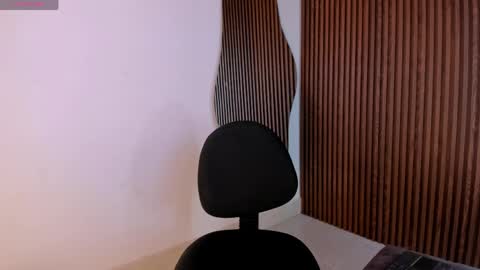 candyglow_ online show from May 15, 2026, 5:09 pm