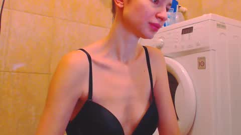 Snapshot of candyjesx chatting on January 25, 2025, 4:56 am CANDYJESx online show from January 25, 2025, 4:56 am