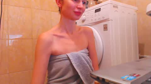 Snapshot of candyjesx chatting on February 19, 2025, 4:11 pm CANDYJESx online show from February 19, 2025, 4:11 pm