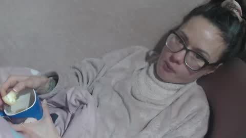 say meow and send tip  online show from February 9, 2026, 6:45 pm