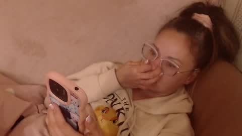 say meow and send tip  online show from April 30, 2026, 8:57 pm