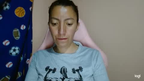 Snapshot of candymilfff chatting on May 9, 2026, 4:17 am candymilfff online show from May 9, 2026, 4:17 am