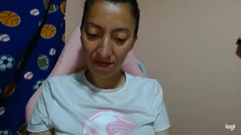Snapshot of candymilfff chatting on May 22, 2026, 1:17 pm candymilfff online show from May 22, 2026, 1:17 pm