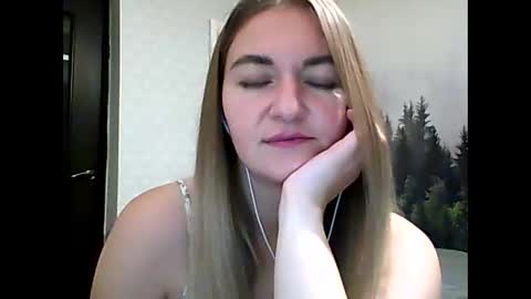 Snapshot of candyolime chatting on October 9, 2025, 8:40 pm Daisy online show from October 9, 2025, 8:40 pm