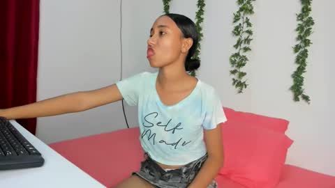 candysexi_10 online show from November 12, 2025, 1:17 am