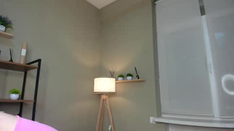 Kate online show from March 12, 2026, 2:56 pm