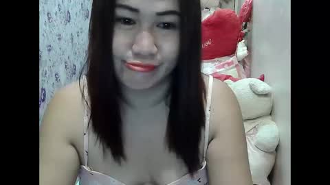 candyyonah03 online show from April 3, 2026, 9:13 pm