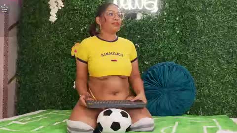 canela_montiel online show from June 15, 2026, 1:02 pm